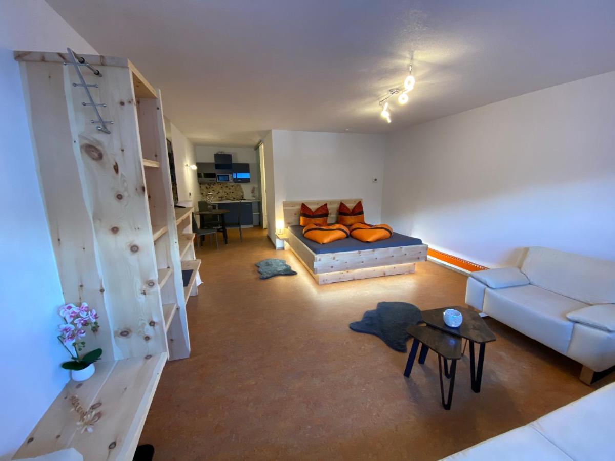 Ferien Haus - Ferienwohnung Lorena ノイシュティフト・イム・シュトゥーバイタール エクステリア 写真