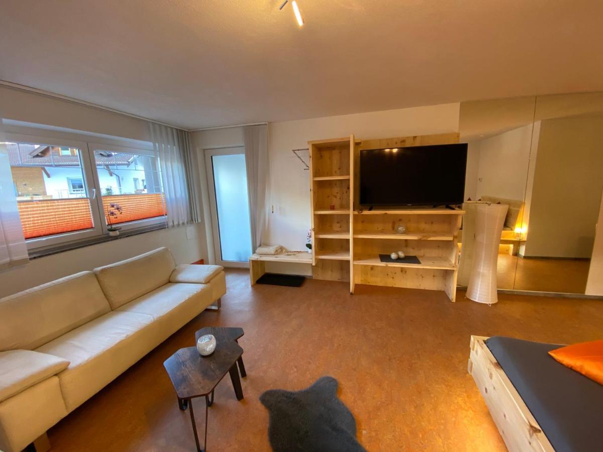 Ferien Haus - Ferienwohnung Lorena ノイシュティフト・イム・シュトゥーバイタール エクステリア 写真