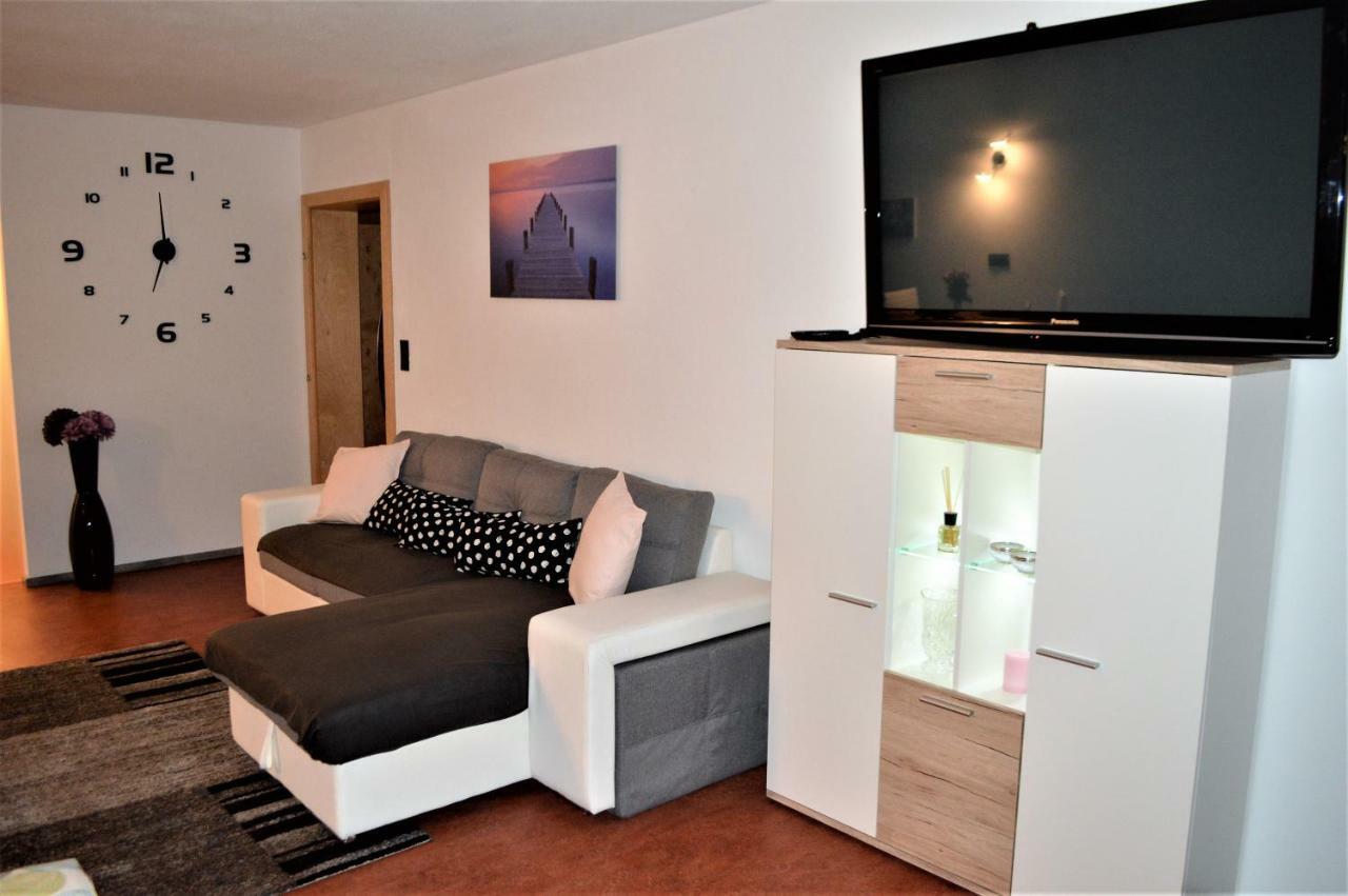 Ferien Haus - Ferienwohnung Lorena ノイシュティフト・イム・シュトゥーバイタール エクステリア 写真
