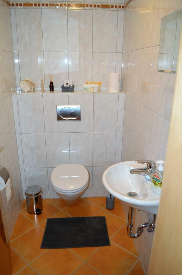 Ferien Haus - Ferienwohnung Lorena ノイシュティフト・イム・シュトゥーバイタール エクステリア 写真